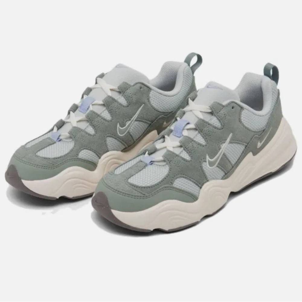 Nike Tech Hera Sneakers - Picture 3 of 9